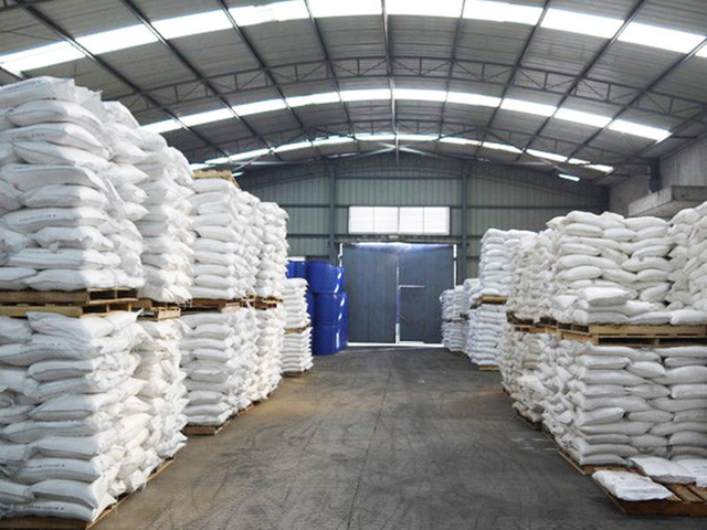 Warehouse for bulk bagged industrial chemical supply